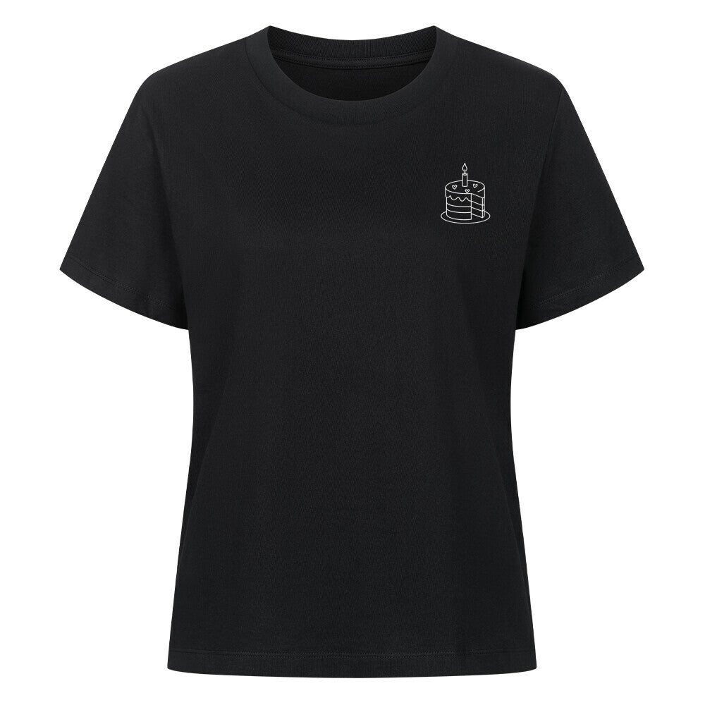 Mama-Kind-Shirt-Set aus 100 % Bio-Baumwolle mit liebevollem Torten-Design: Auf dem Mama-Shirt eine Torte mit fehlendem Stück, auf dem Kind-Shirt das passende Einzelstück. Symbol für die besondere Verbindung zwischen Mutter und Kind. Nachhaltig produziert, hochwertig verarbeitet, perfekt als Geschenk zum Muttertag, zur Geburt oder für gemeinsame Familienfotos. Ideal als emotionaler Partnerlook.