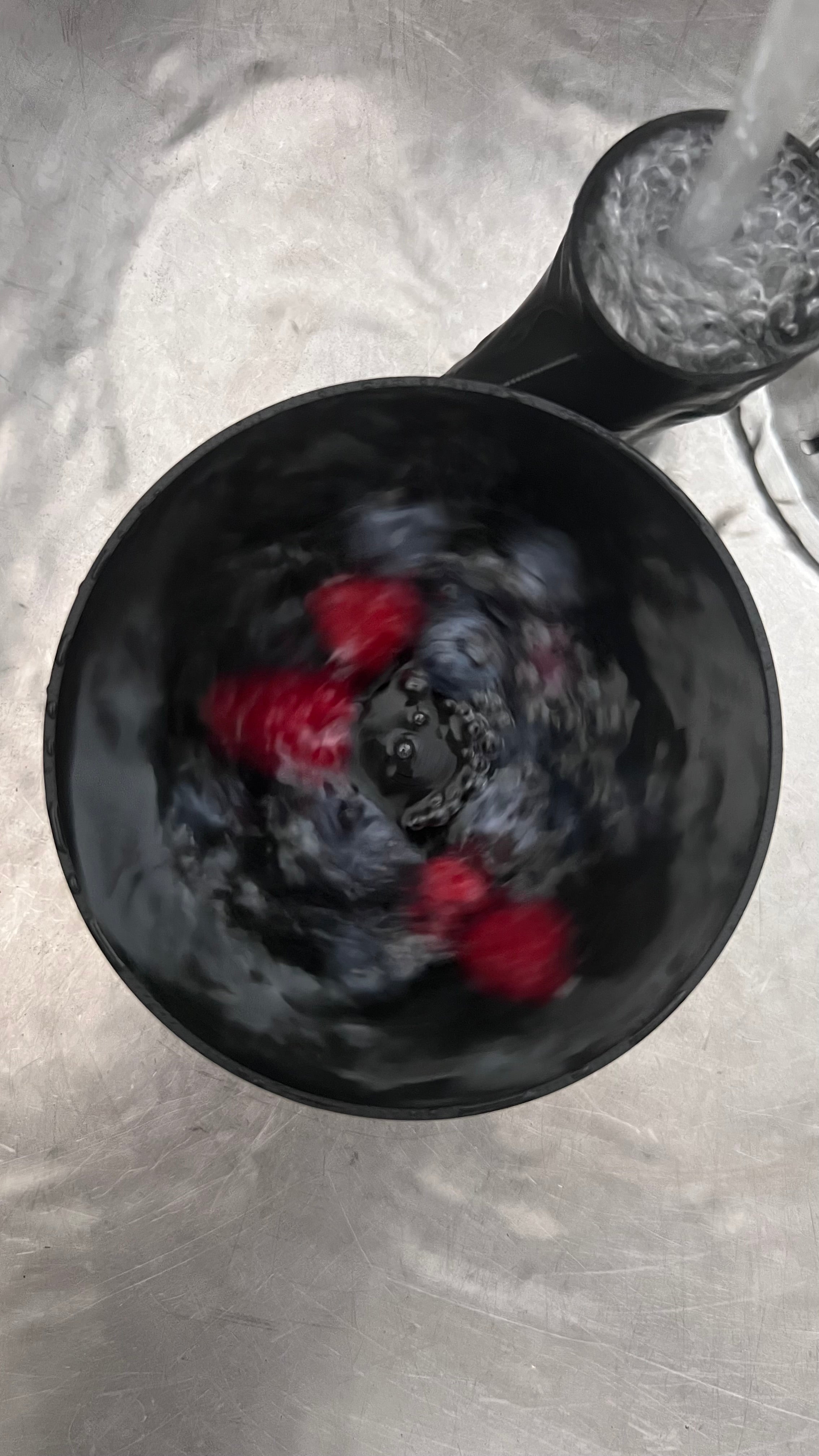 Obst- und Gemüse Waschhilfe - automatischer Strudel zur leichten Reinigung