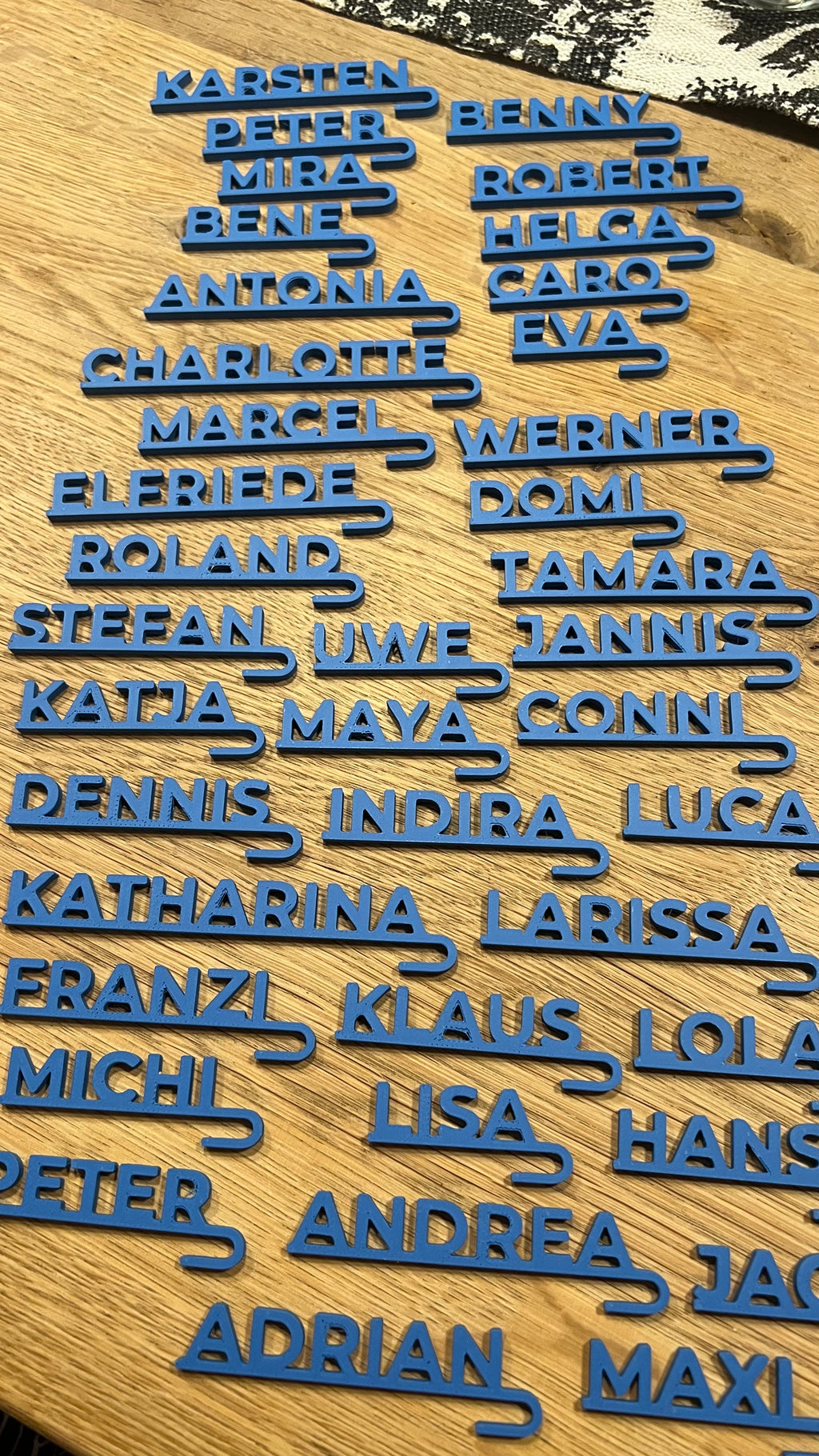 Personalisierte bunte Glasanhänger – Kindergeburtstag Deko & Familienfeiern