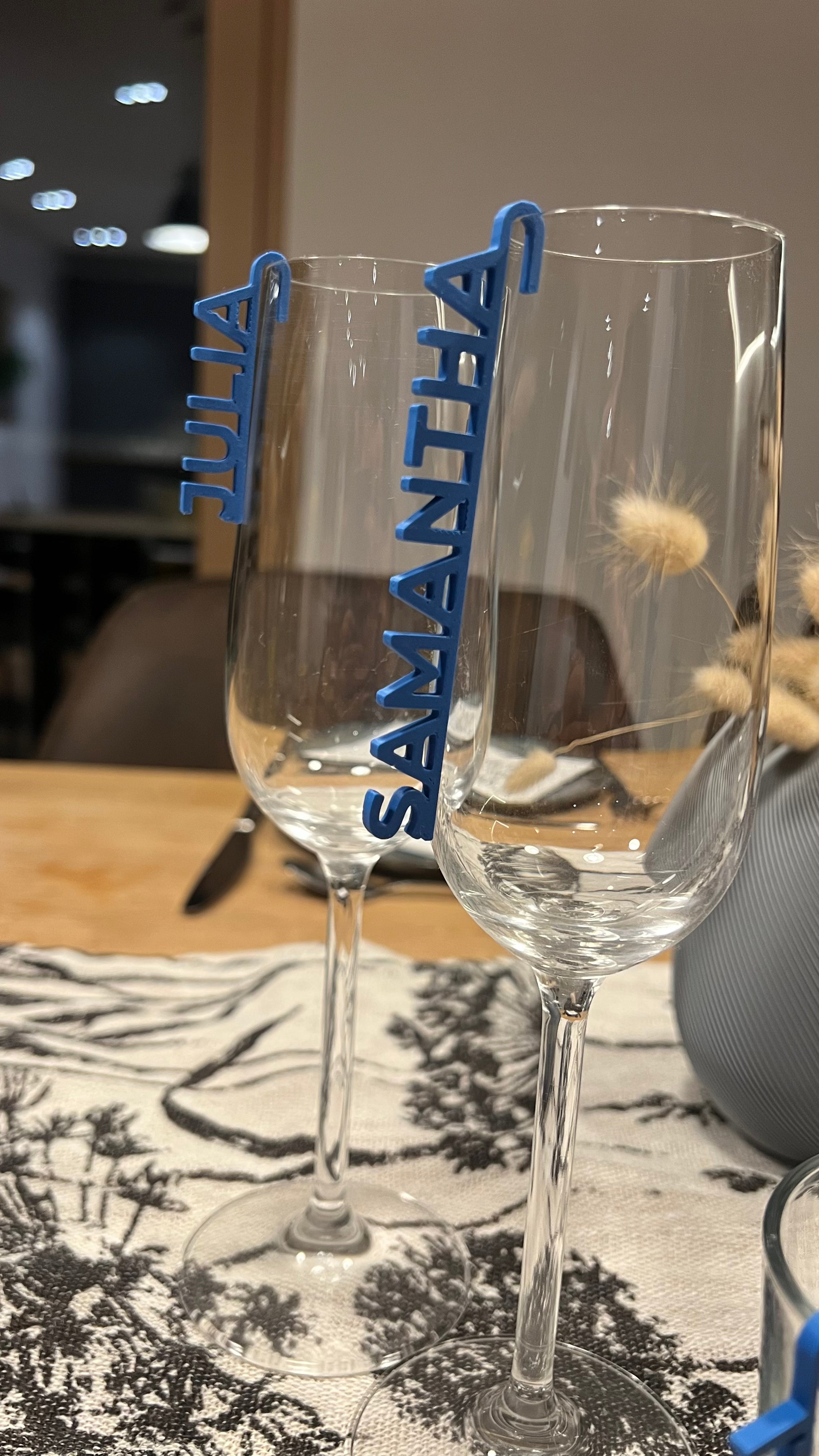 Personalisierte bunte Glasanhänger – Kindergeburtstag Deko & Familienfeiern