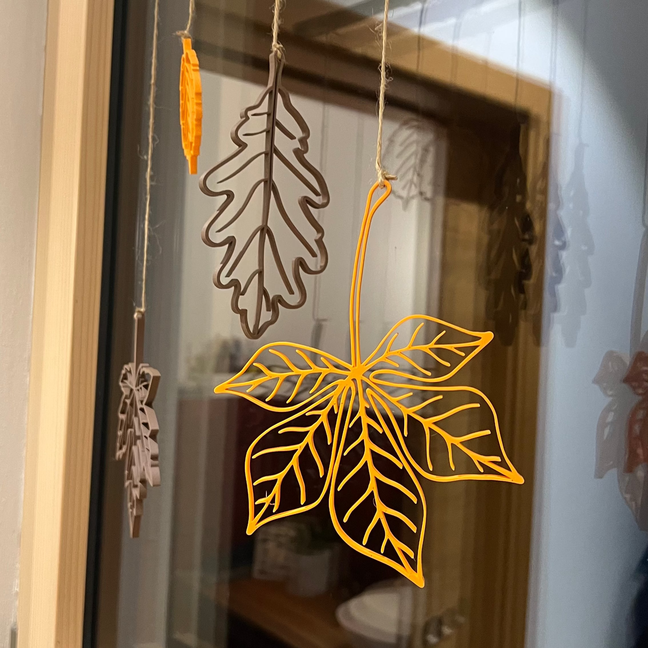 Nachhaltige Herbstdeko 3D Blätter Set (4) – minimalistische Wand- & Tischdeko aus PLA, Braun/Orange, Blatt-Mobile modern Geschenk herbstlich