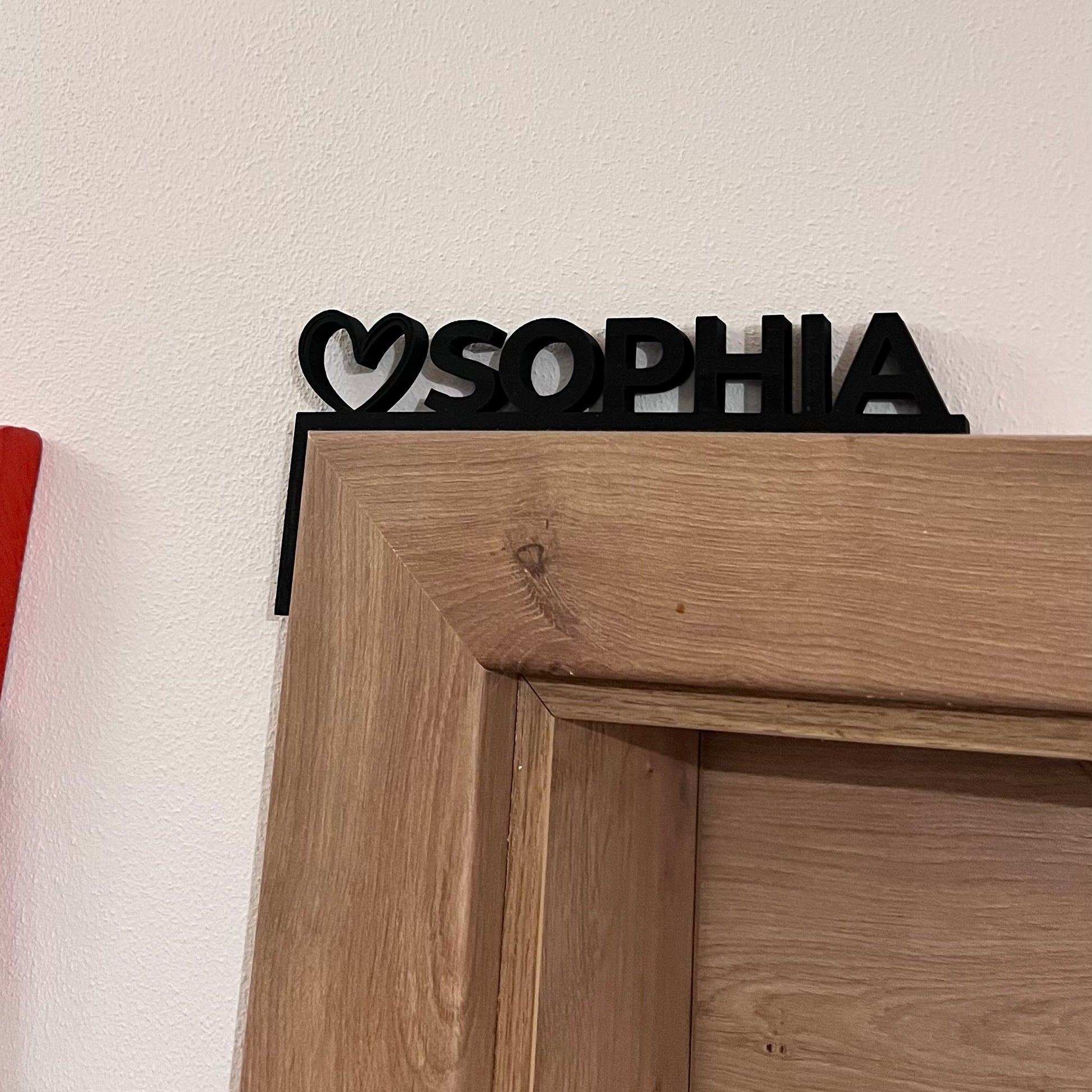 Personalisiertes Türschild für Kinder mit Name und Symbol als Türeckenschild für den Türrahmen. Moderne Kinderzimmerdeko, nachhaltig gefertigt und Made in Germany. Individuelle Türdeko für Babyzimmer oder Kinderzimmer, ideal als Geschenk zur Geburt, Taufe oder Geburtstag. Stilvolle, personalisierte Namensdeko für Jungen und Mädchen.