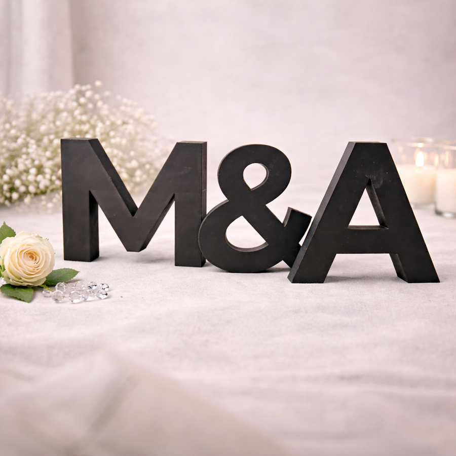 Personalisierte Initialen für die Hochzeit