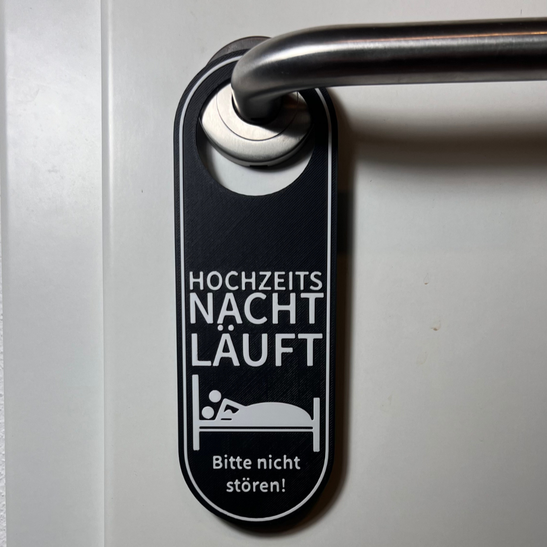 Witziges Türhängeschild – „Hochzeitsnacht läuft, bitte nicht stören“