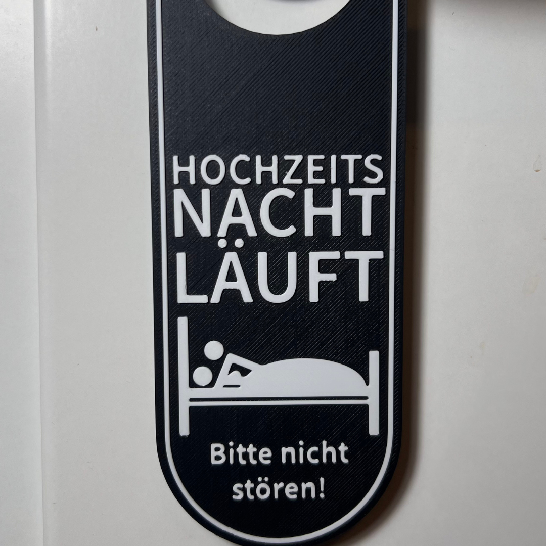 Witziges Türhängeschild – „Hochzeitsnacht läuft, bitte nicht stören“