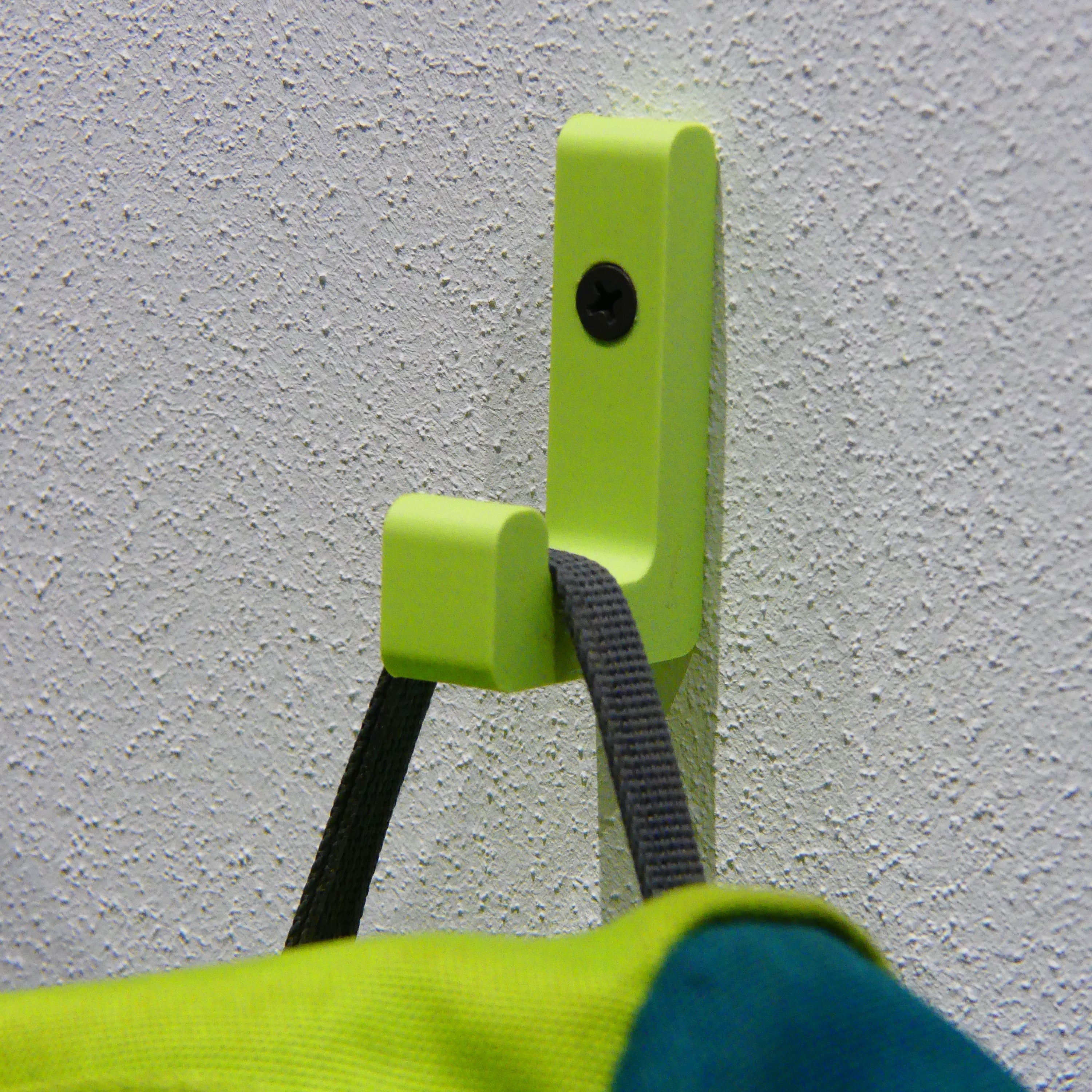 Grüner stabiler Wandhaken hält 20 Kilogramm aus
